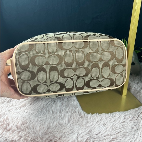 Coach Legacy Weekend Signature Shoulder Bag – Style 23702 – Excellent Condition - Picture 7 of 14